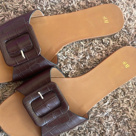 H&M Buckle Slides - Picture 3 of 4
